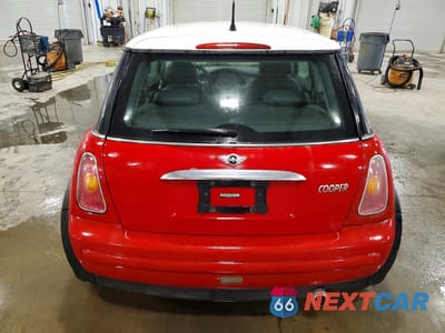 Zdjęcie 6 z 12 samochodu: 2002 MINI COOPER VIN:WMWRC33462TC31663 - miniatura