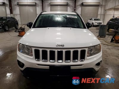 Piąte zdjęcie samochodu w środku: 2011 JEEP COMPASS VIN:1J4NF1FB3BD263818 - miniatura
