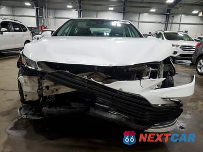 Piąte zdjęcie samochodu w środku: 2022 TOYOTA CAMRY HYBRID LE VIN:4T1C31AKXNU581464 - miniatura