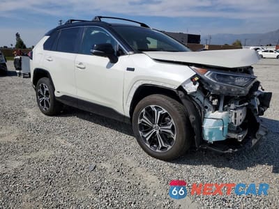 Czwarte zdjęcie samochodu z boku: 2021 TOYOTA RAV4 PRIME XSE VIN:JTMFB3FV4MD065358 - miniatura
