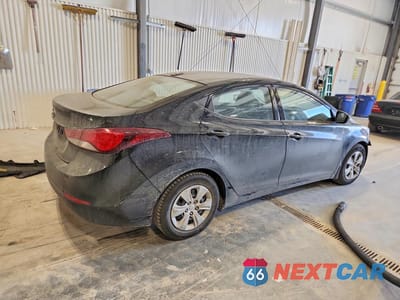Trzecie zdjęcie samochodu z tyłu: 2016 HYUNDAI ELANTRA SE VIN:5NPDH4AE4GH714769 - miniatura