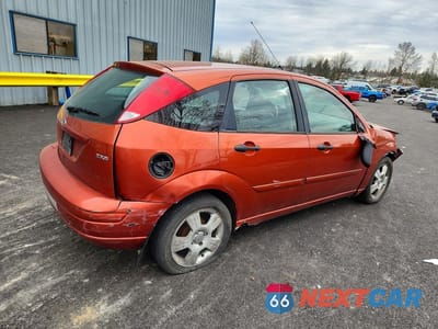 Trzecie zdjęcie samochodu z tyłu: 2005 FORD FOCUS ZX5 VIN:3FAHP37NX5R140796 - miniatura