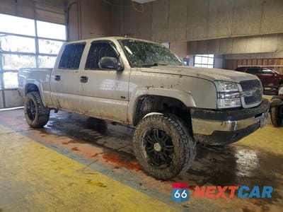 Czwarte zdjęcie samochodu z boku: 2005 CHEVROLET SILVERADO K1500 VIN:2GCEK13T651304618 - miniatura