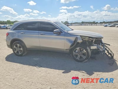 Czwarte zdjęcie samochodu z boku: 2019 MERCEDES-BENZ GLC 300 VIN:WDC0G4JB8KV143796 - miniatura
