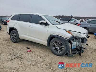 Czwarte zdjęcie samochodu z boku: 2018 TOYOTA HIGHLANDER LE PLUS VIN:5TDZZRFH9JS236269 - miniatura