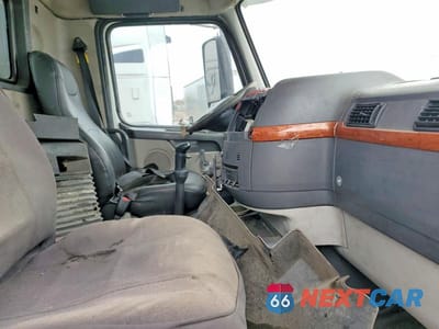 Piąte zdjęcie samochodu w środku: 2006 VOLVO VN VNM VIN:4V4M19GFX6N439574 - miniatura