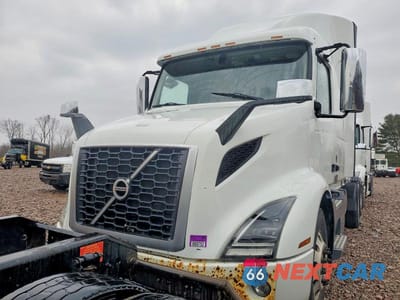 Drugie zdjęcie samochodu z przodu: 2020 VOLVO VNR SEMI TRUCK VIN:4V4WC9EG9LN267337 - miniatura