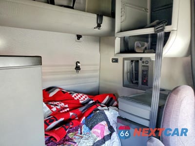 Zdjęcie 6 z 10 samochodu: 2022 VOLVO VNR SEMI TRUCK VIN:4V4WC9EH7NN303604 - miniatura