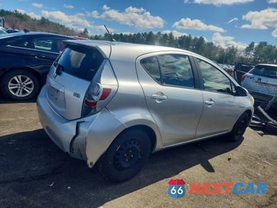 Trzecie zdjęcie samochodu z tyłu: 2012 TOYOTA PRIUS C TWO VIN:JTDKDTB34C1508296 - miniatura