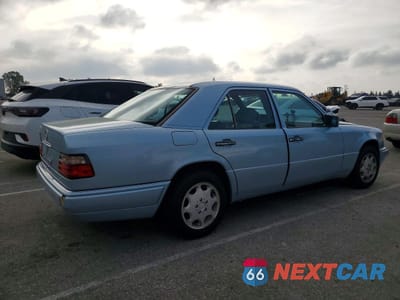 Trzecie zdjęcie samochodu z tyłu: 1995 MERCEDES-BENZ E 320 BASE VIN:WDBEA32E6SC241686 - miniatura