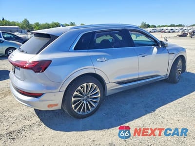 Trzecie zdjęcie samochodu z tyłu: 2019 AUDI E-TRON PRESTIGE VIN:WA1VABGE1KB013289 - miniatura