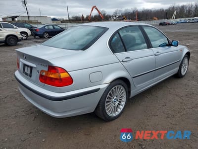 Trzecie zdjęcie samochodu z tyłu: 2002 BMW 330 XI VIN:WBAEW53442PG19467 - miniatura