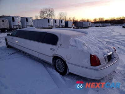 Drugie zdjęcie samochodu z przodu: 1998 LINCOLN TOWN CAR LIMOUSINE VIN:1L1LM81W1WY603839 - miniatura