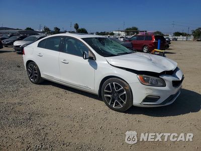 Czwarte zdjęcie samochodu z boku: 2017 VOLVO S60 VIN:YV126MFLXH2422223 - miniatura