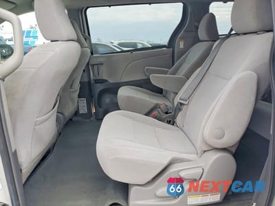 Zdjęcie 11 z 12 samochodu: 2017 TOYOTA SIENNA LE 8-PASSENGER VIN:5TDKZ3DC5HS808048 - miniatura