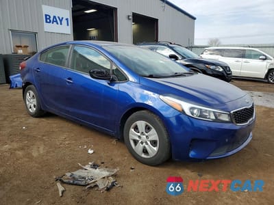Czwarte zdjęcie samochodu z boku: 2018 KIA FORTE LX VIN:3KPFK4A7XJE202828 - miniatura