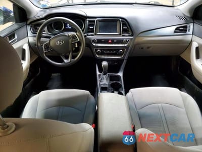 Zdjęcie 8 z 12 samochodu: 2019 HYUNDAI SONATA SE VIN:5NPE24AF8KH759317 - miniatura