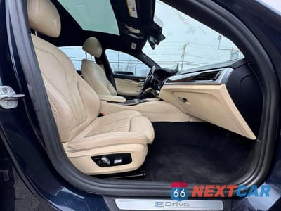 Piąte zdjęcie samochodu w środku: 2018 BMW 530XE VIN:WBAJB1C54JB084547 - miniatura