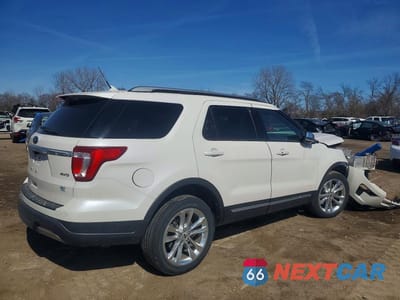 Trzecie zdjęcie samochodu z tyłu: 2019 FORD EXPLORER XLT VIN:1FM5K8D86KGA88931 - miniatura