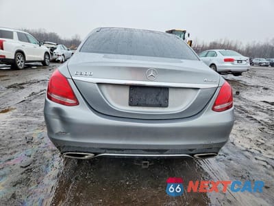 Zdjęcie 6 z 11 samochodu: 2015 MERCEDES-BENZ C 300 4MATIC VIN:55SWF4KB4FU026172 - miniatura