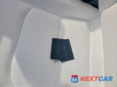 Zdjęcie 12 z 12 samochodu: 2025 TESLA MODEL Y VIN:7SAYGDEE4SF297453 - miniatura