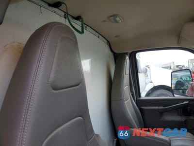 Zdjęcie 11 z 13 samochodu: 2018 CHEVROLET EXPRESS BOX TRUCK VIN:1GB3GSCGXJ1341239 - miniatura