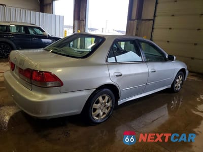 Trzecie zdjęcie samochodu z tyłu: 2002 HONDA ACCORD EX VIN:1HGCG66832A105848 - miniatura