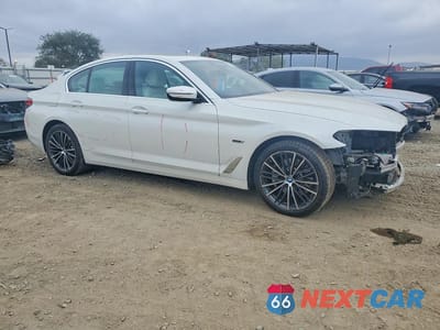 Czwarte zdjęcie samochodu z boku: 2022 BMW 530E VIN:WBA13AG04NCJ88709 - miniatura