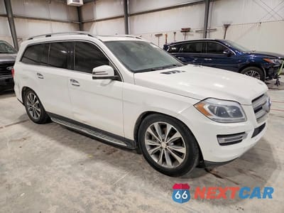 Czwarte zdjęcie samochodu z boku: 2014 MERCEDES-BENZ GL 450 4MATIC VIN:4JGDF7CE3EA309877 - miniatura