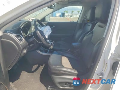 Zdjęcie 7 z 12 samochodu: 2019 JEEP COMPASS LATITUDE VIN:3C4NJDBB2KT812902 - miniatura