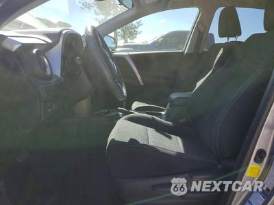 Zdjęcie 7 z 12 samochodu: 2018 TOYOTA RAV4 HYBRID LE VIN:JTMRJREV3JD183871 - miniatura