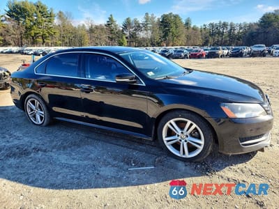 Czwarte zdjęcie samochodu z boku: 2014 VOLKSWAGEN PASSAT SE VIN:1VWBT7A30EC067914 - miniatura