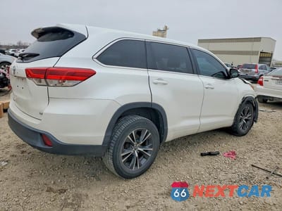 Trzecie zdjęcie samochodu z tyłu: 2018 TOYOTA HIGHLANDER LE PLUS VIN:5TDZZRFH9JS236269 - miniatura