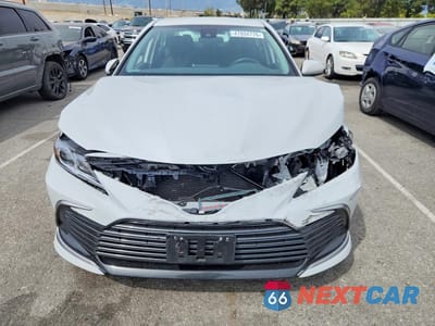 Piąte zdjęcie samochodu w środku: 2022 TOYOTA CAMRY LE VIN:4T1C11AK2NU025235 - miniatura