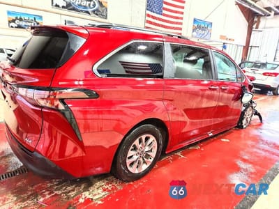 Trzecie zdjęcie samochodu z tyłu: 2026 TOYOTA SIENNA XLE VIN:5TDYRKEC1TS293593 - miniatura