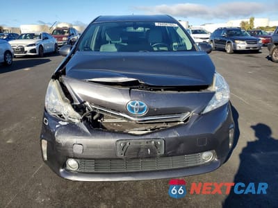 Piąte zdjęcie samochodu w środku: 2013 TOYOTA PRIUS V FIVE VIN:JTDZN3EU0D3203075 - miniatura