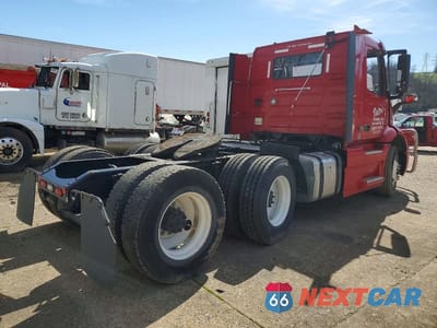 Czwarte zdjęcie samochodu z boku: 2020 VOLVO VNR SEMI TRUCK VIN:4V4WC9EG8LN239335 - miniatura
