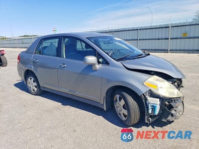 Czwarte zdjęcie samochodu z boku: 2009 NISSAN VERSA 1.8 S VIN:3N1BC11E29L365492 - miniatura