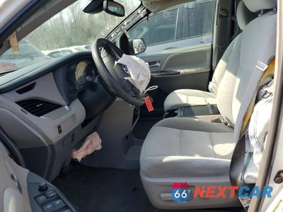 Zdjęcie 7 z 14 samochodu: 2018 TOYOTA SIENNA LE 8-PASSENGER VIN:5TDKZ3DC4JS913380 - miniatura