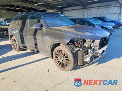 Czwarte zdjęcie samochodu z boku: 2025 BMW X5 M60I VIN:5UX33EU03S9X07151 - miniatura