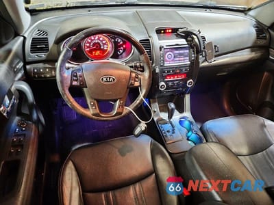 Zdjęcie 8 z 12 samochodu: 2013 KIA SORENTO SX VIN:5XYKWDA25DG337908 - miniatura