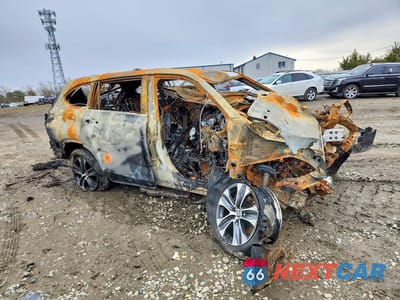 Czwarte zdjęcie samochodu z boku: 2023 TOYOTA HIGHLANDER XLE VIN:5TDKDRBH9PS024230 - miniatura