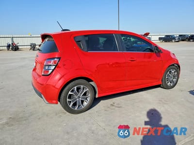 Trzecie zdjęcie samochodu z tyłu: 2020 CHEVROLET SONIC LT VIN:1G1JD6SB0L4106559 - miniatura