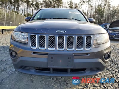 Piąte zdjęcie samochodu w środku: 2016 JEEP COMPASS LATITUDE VIN:1C4NJDEB2GD759028 - miniatura
