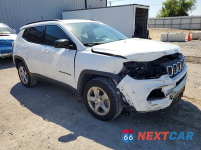 Czwarte zdjęcie samochodu z boku: 2024 JEEP COMPASS LATITUDE VIN:3C4NJDBN1RT595931 - miniatura