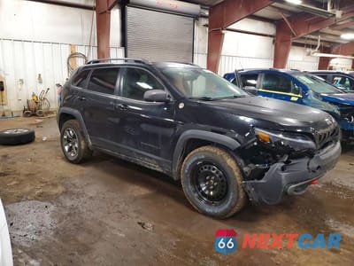 Czwarte zdjęcie samochodu z boku: 2019 JEEP CHEROKEE TRAILHAWK VIN:1C4PJMBX6KD397593 - miniatura