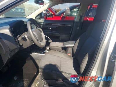 Zdjęcie 7 z 12 samochodu: 2019 MITSUBISHI OUTLANDER ES VIN:JA4AD2A39KZ009009 - miniatura