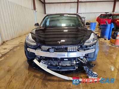 Piąte zdjęcie samochodu w środku: 2020 TESLA MODEL 3 VIN:5YJ3E1EA0LF792131 - miniatura