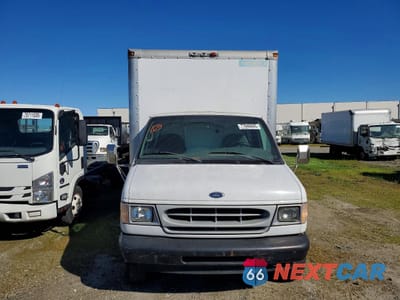Piąte zdjęcie samochodu w środku: 2002 FORD E350 BOX TRUCK VIN:1FDWE35L32HA17150 - miniatura