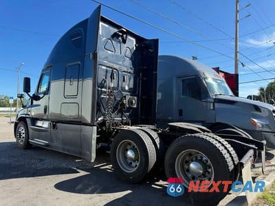 Trzecie zdjęcie samochodu z tyłu: 2018 FREIGHTLINER CASCADIA TRUCKS VIN:1FUJGLDR6JLHF2531 - miniatura